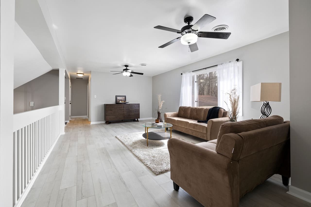 Open living room with wide-plank hardwood flooring in a Collierville, TN home